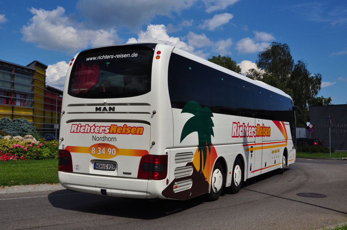 MAN Lion`s Coach von Richters Reisen aus der bRD in Krems gesehen.