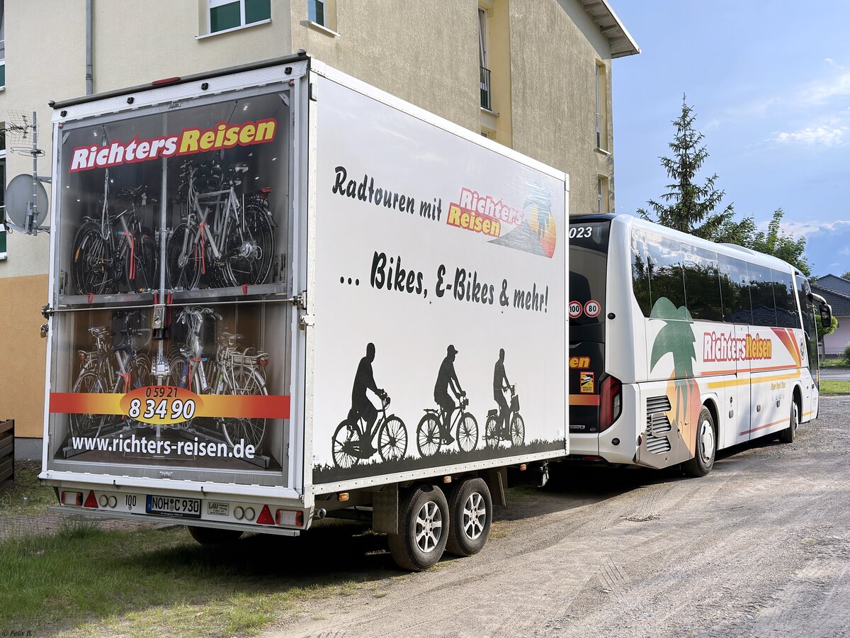 MAN Lion's Coach von Richters Reisen aus Deutschland mit Anhänger in Malchow.