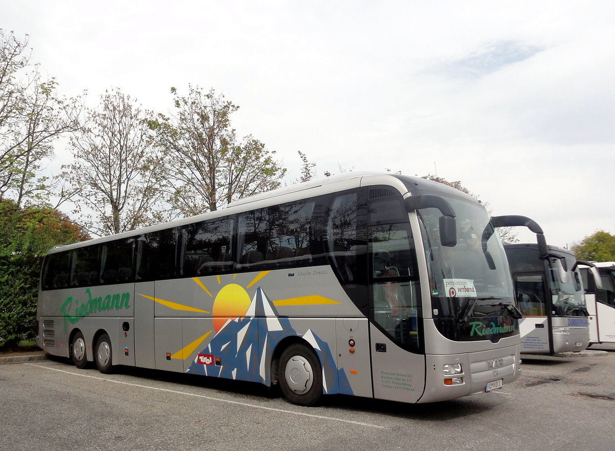 MAN Lions Coach von Riedmann Reisen aus �sterreich in Krems gesehen.