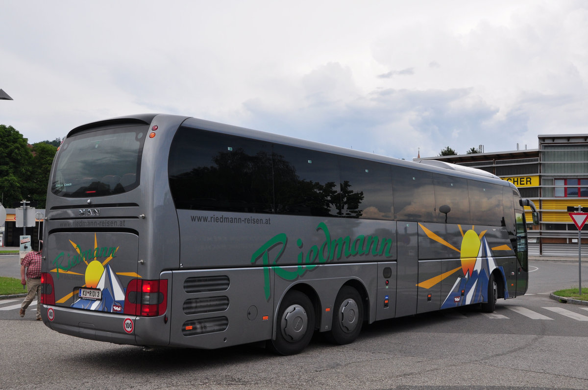 MAN Lions Coach von Riedmann Reisen aus �sterreich in Krems gesehen.