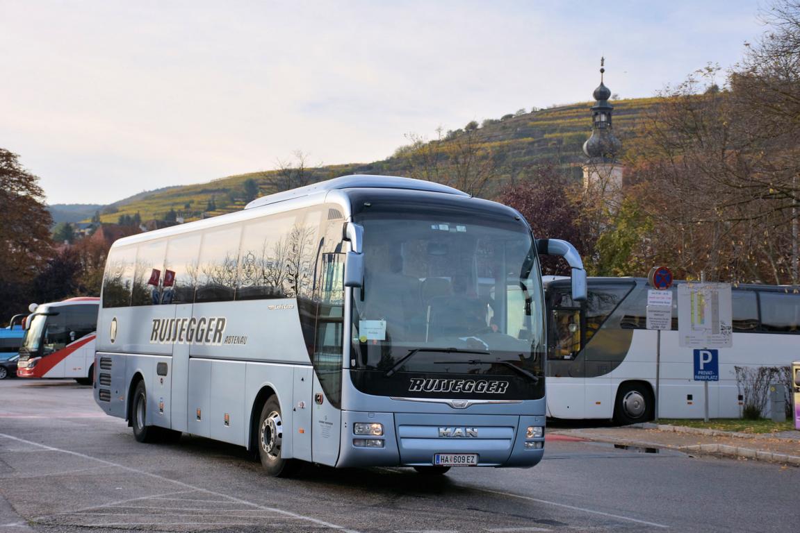 MAN Lion`s Coach von RUSSEGGER Reisen aus �sterreich im Okt. 2019 in Krems.