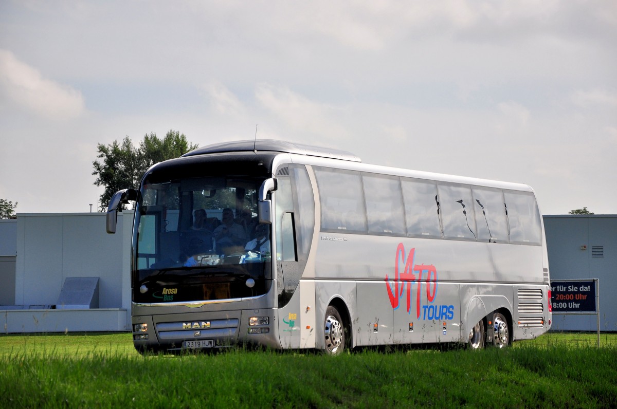 MAN Lions Coach von SATO tours aus Spanien,am 24.Mai 2014 in Krems unterwegs.