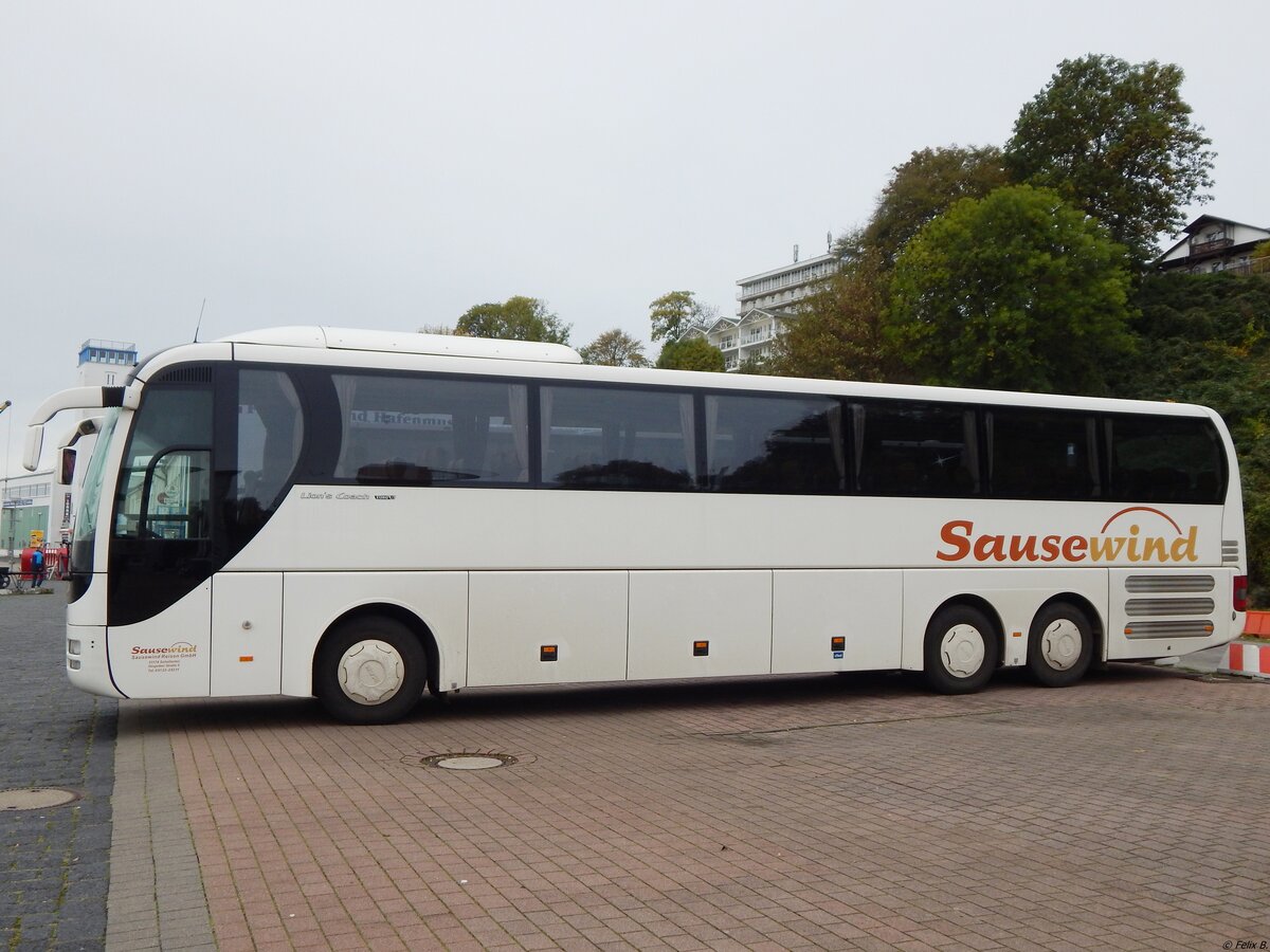 MAN Lion's Coach von Sausewind aus Deutschland im Stadthafen Sassnitz.