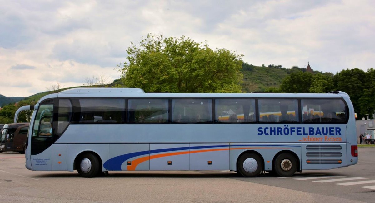 MAN Lion`s Coach von Schr�felbauer Reisen aus AT 2018 in Krems gesehen.