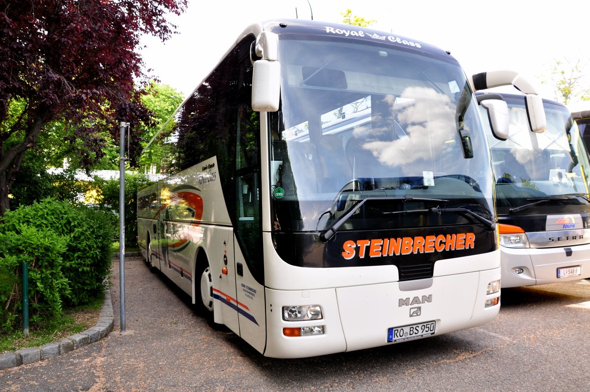 MAN Lions Coach von Steinbrecher Reisen aus der BRD in Krems.