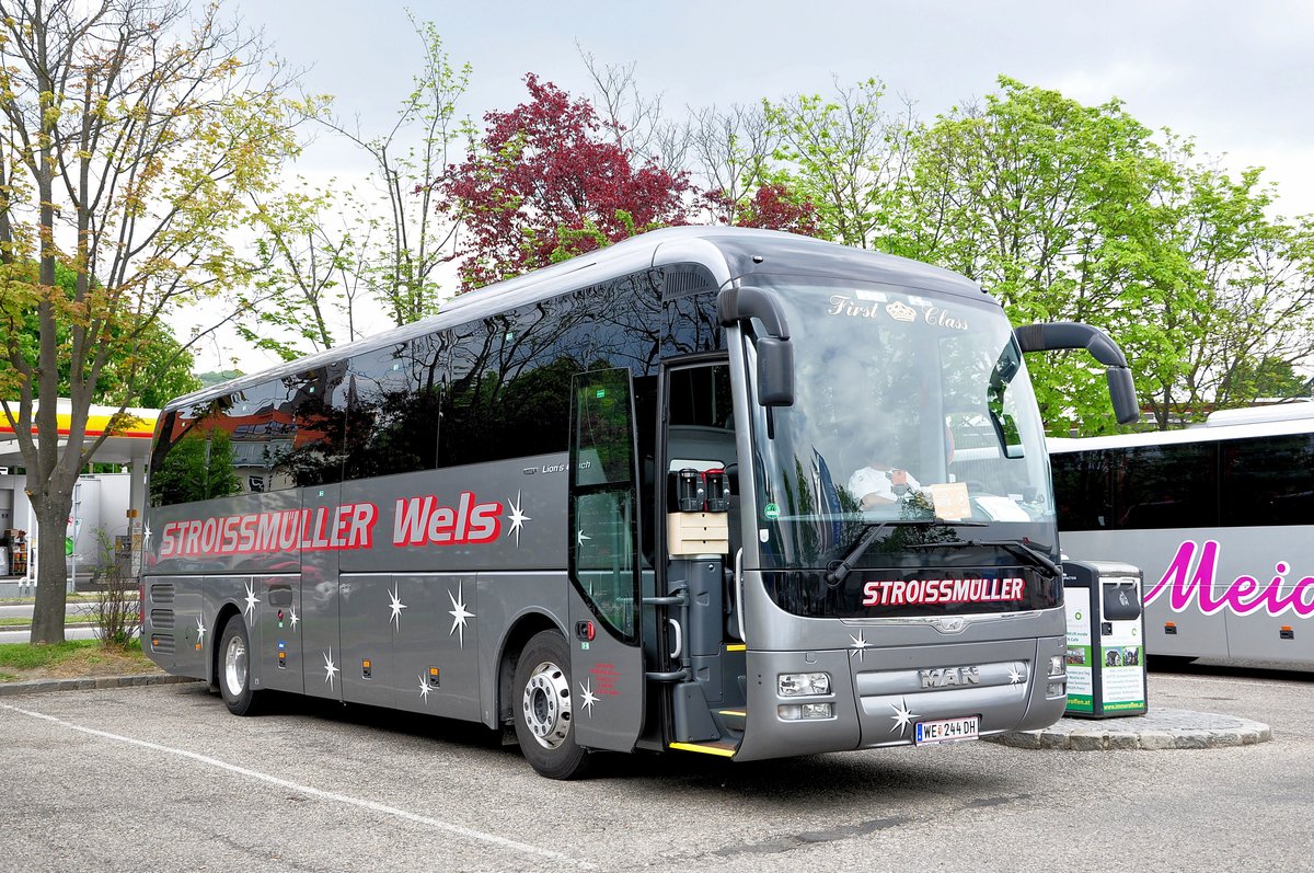 MAN Lions Coach von Stroissm�ller Reisen aus �sterreich in Krems gesehen.