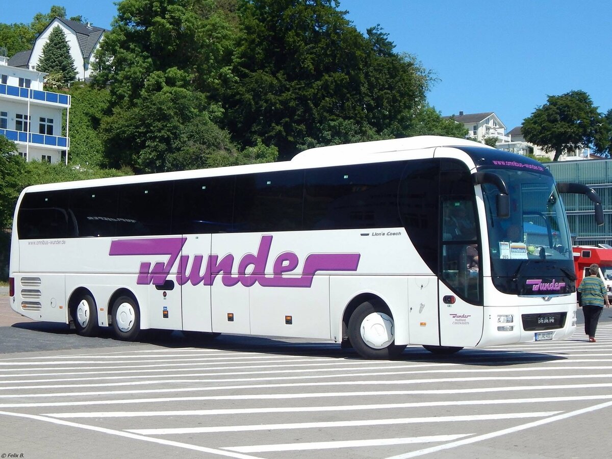 MAN Lion's Coach von Wunder aus Deutschland im Stadthafen Sassnitz.