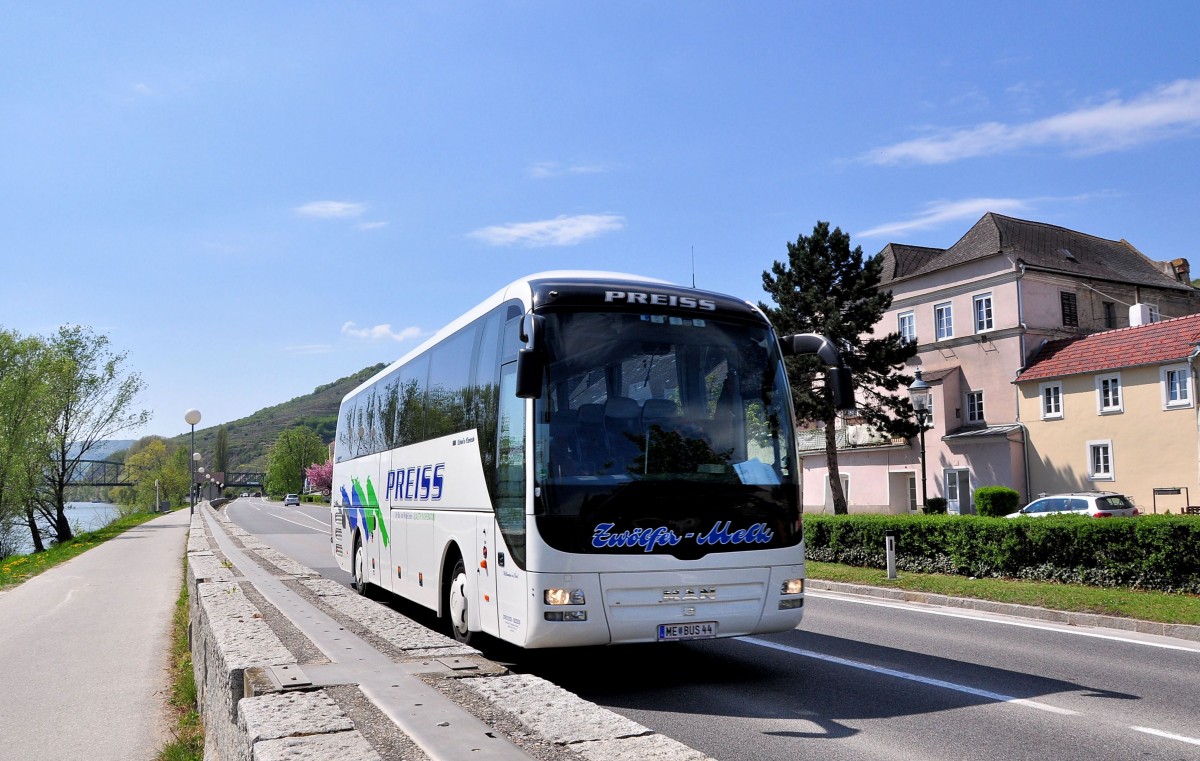 MAN Lions Coach von Zw�lfer/Preiss Reisen aus Melk/Nieder�sterreich am 24.4.2015 in Krems unterwegs.