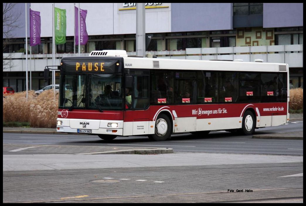 MAN Stadtbus Wagen 502 am Hauptbahnhof in Braunschweig am 28.1.2015.