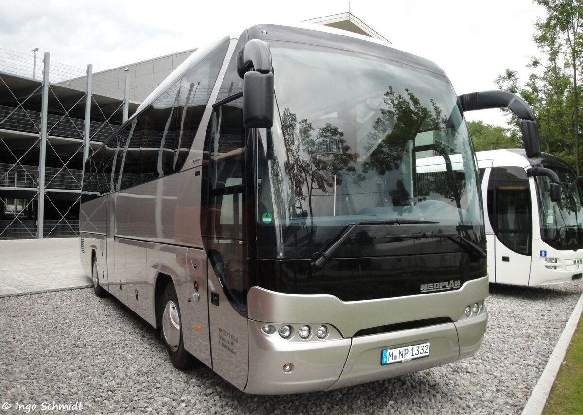 MAN Truck & Bus | M-NP 1332 | Neoplan N 2216 SHD Tourliner | 13.06.2011 in München