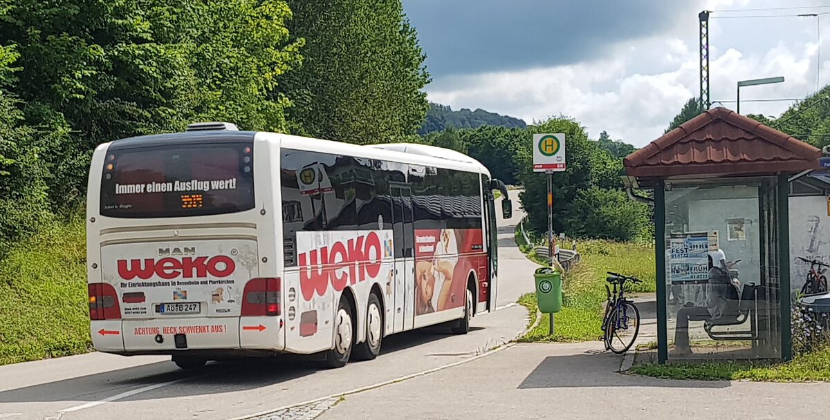 MAN verl�sst die Haltestelle BERGEN/Obb., 07-2022