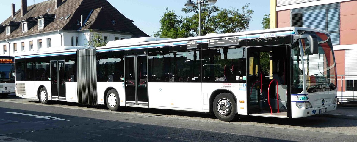 MB Gelenkbus vom Busunternehmen Frieda Gass, eingesetzt f�r den RMV, steht im Juli 2018 in Fulda