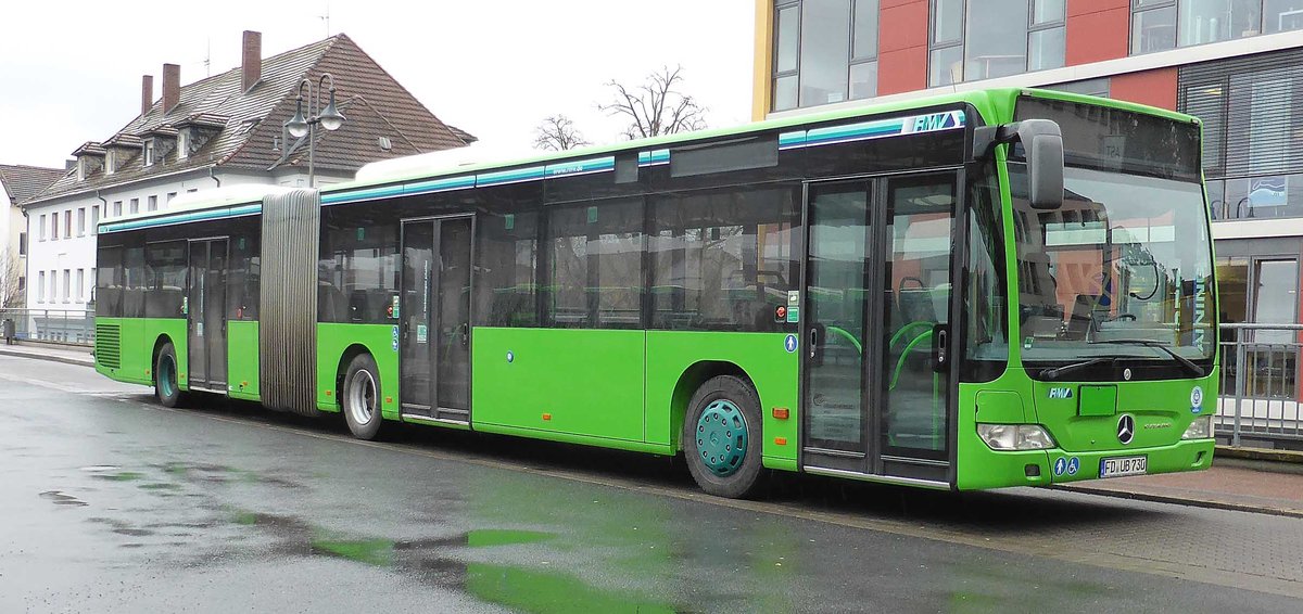 MB von Rhoen-Energie, ehem. �WAG, steht im M�rz 2017 am Busbahnhof in Fulda