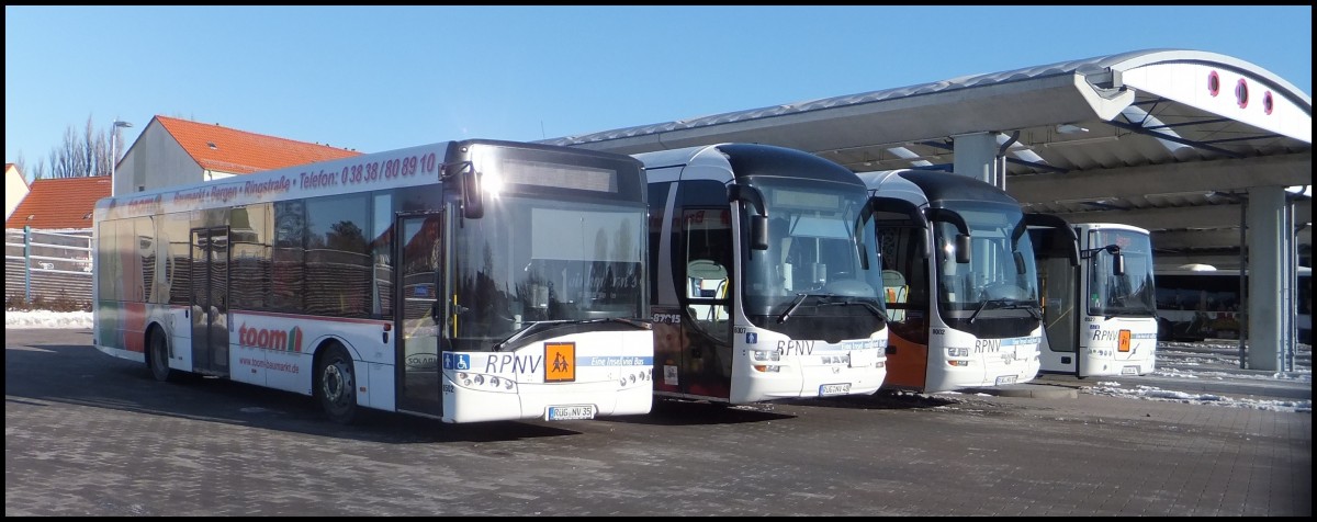 Mein 2000. Busbild auf http://busse-welt.startbilder.de/
Solaris Urbino 12 und zwei MAN Lion's Regio und Volvo 8700 der RPNV in Bergen.