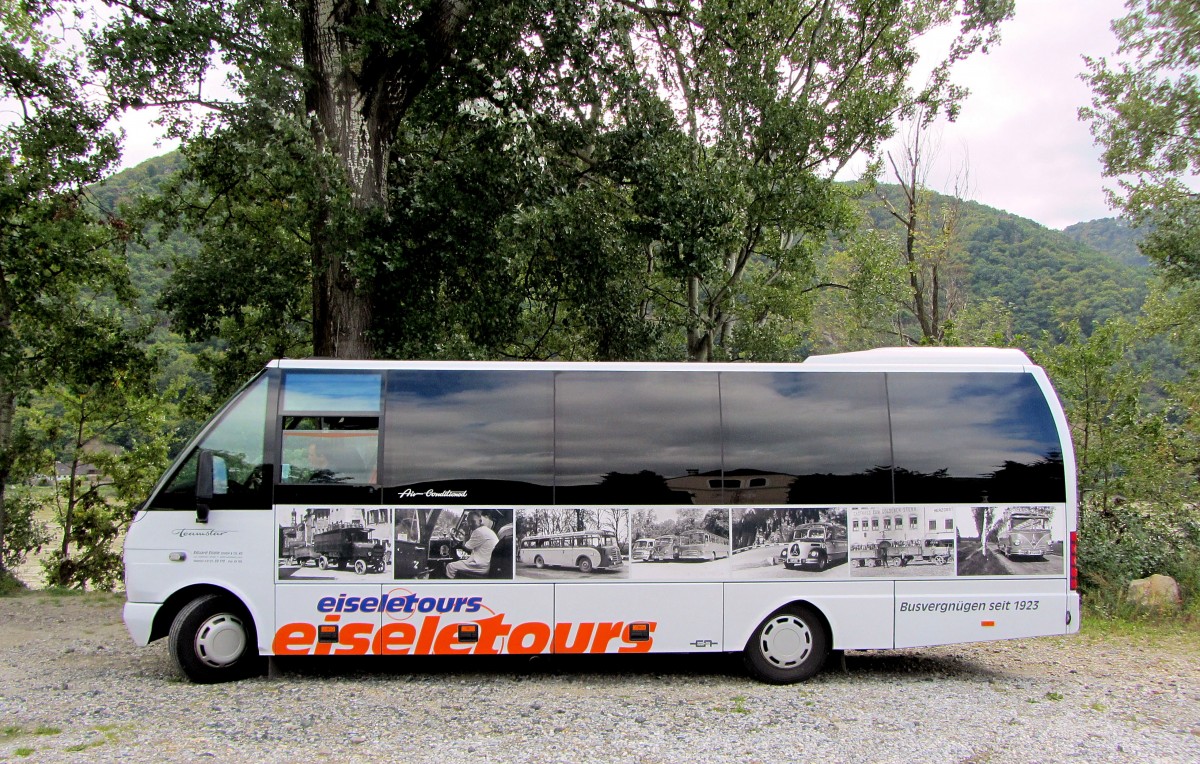 Mercedes Benz 0818 Teamstar von Eduard Eisele aus der BRD mit interres. Bus-Chronik als Dekor,23.9.2013. 