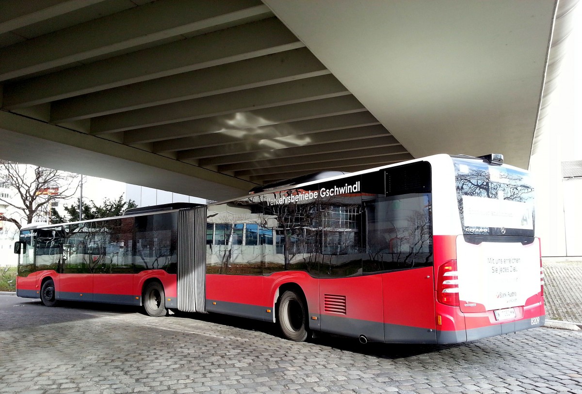 Mercedes Benz Citaro vom Verkehrsbetrieb Gschwindl bei der U1 Sation in Kaiserm�hlen/Wien im Dez.2013 gesehen.