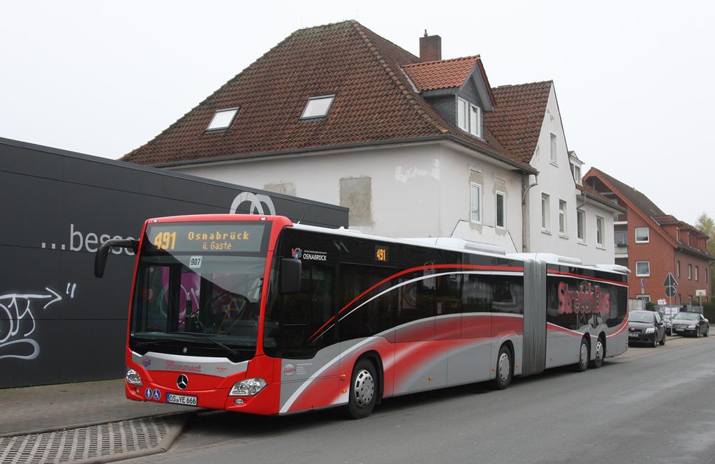 Mercedes Benz O 530 GL Capa City der Fa. Hummert, verkehrt f�r die VOS, am 7.11.2017 in Hasbergen, Tecklenburger Stra�e.