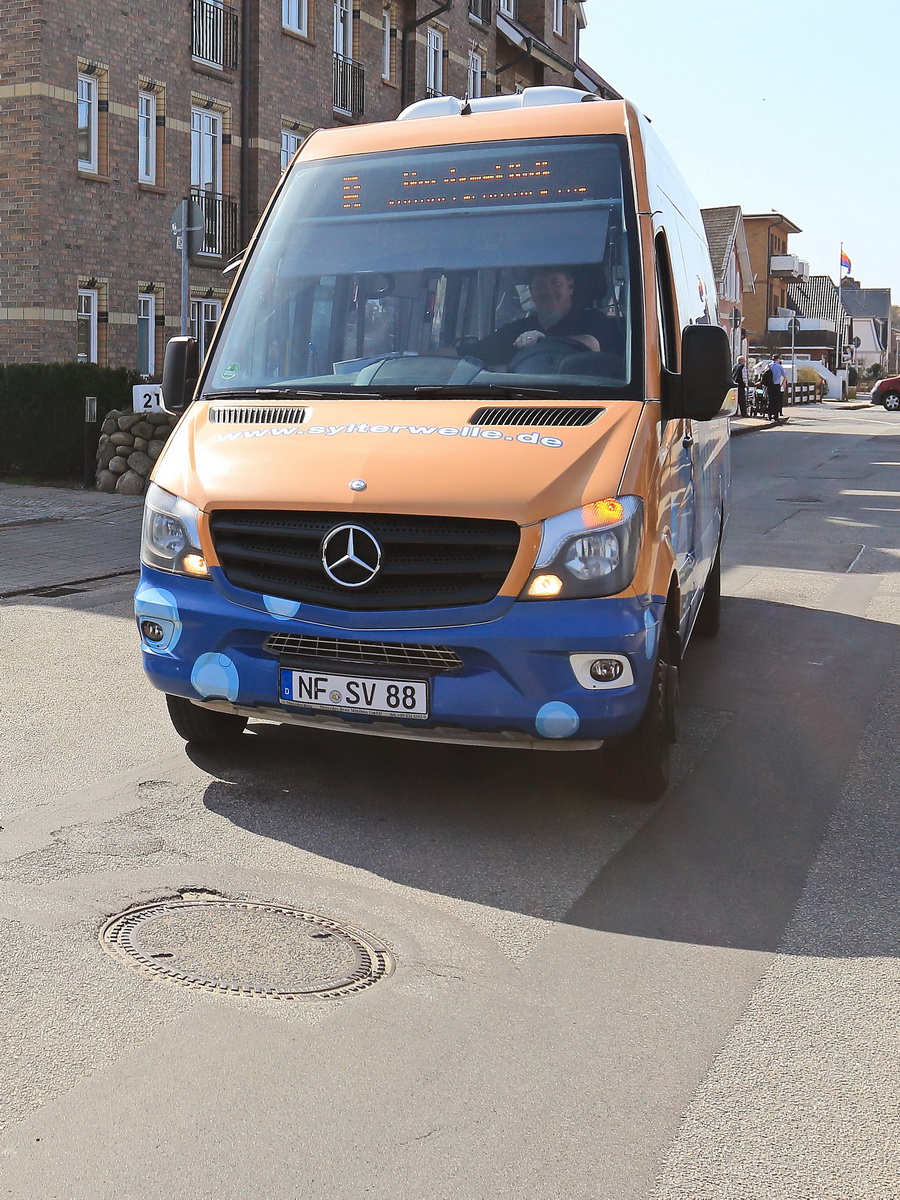 Mercedes Benz Sprinter City 65 (NF-SV 88)  als Stadtbus der Linie B in Westerland auf Sylt am 19. April 2018