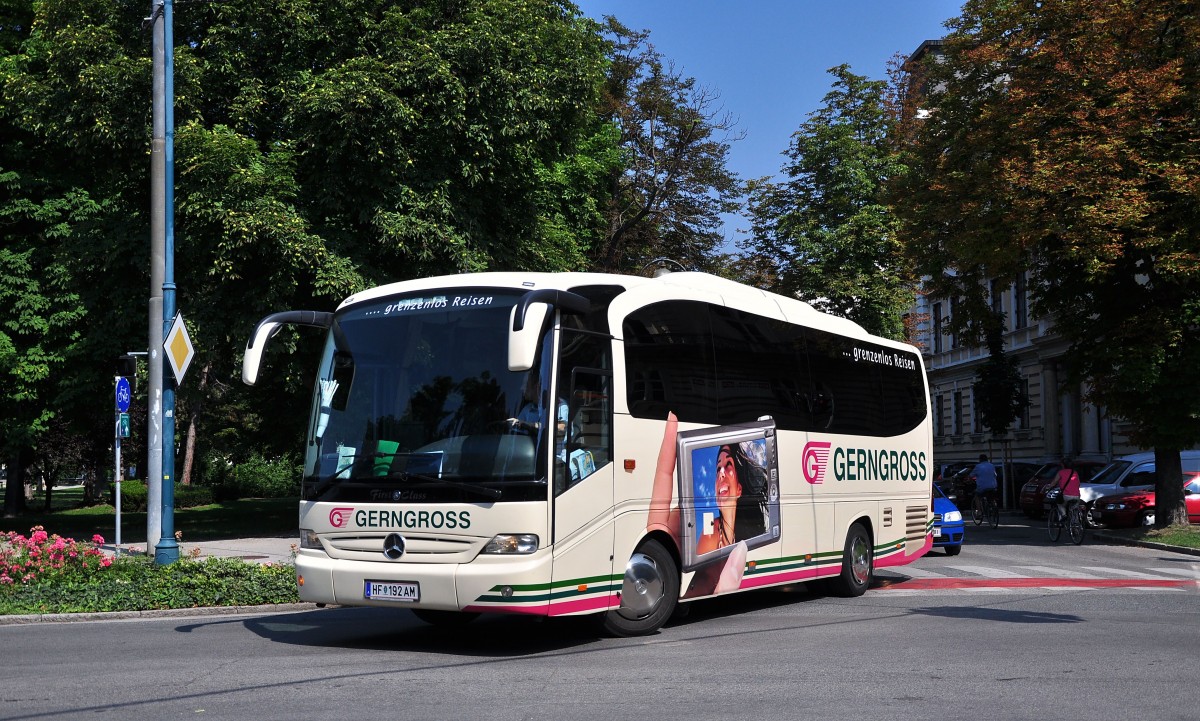 Mercedes Benz Tourino von Gerngross Reisen aus �sterreich am 18.Juli 2014 in Krems unterwegs.