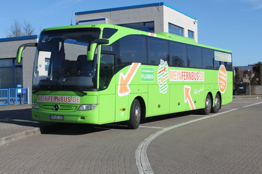 Mercedes-Benz Tourismo der Firma Meinfernbus stand am Nachmittag des 01.04.2016 in H�he Rostock Hauptbahnhof/S�d rum.