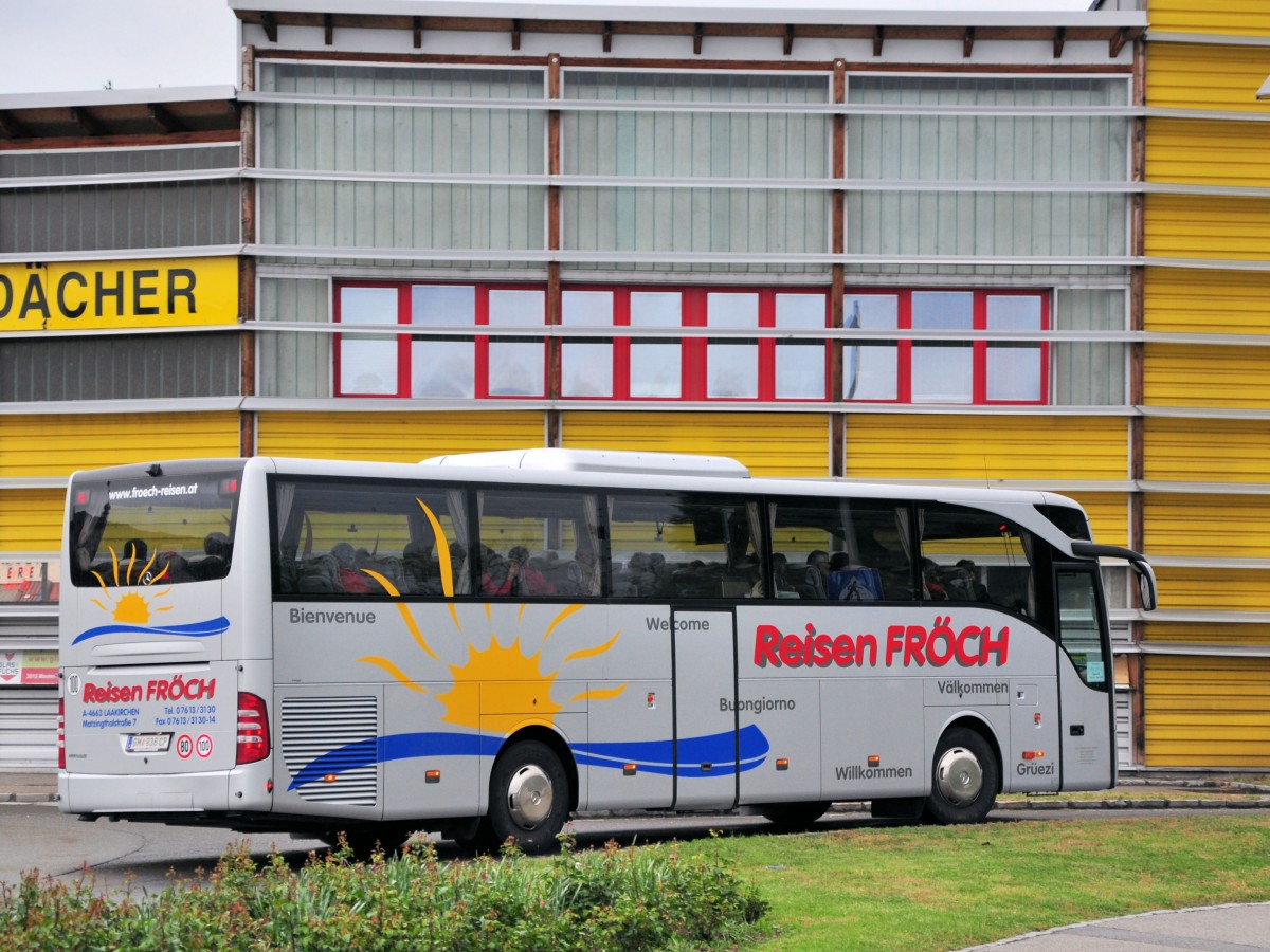 Mercedes Benz Tourismo von Fr�ch Reisen aus �sterreich am 17.Mai 2014 in Krems unterwegs.