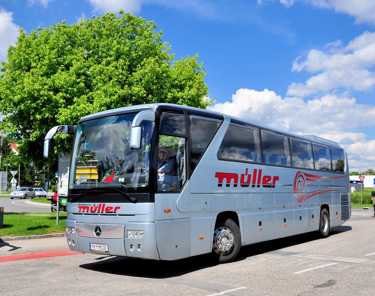 Mercedes Benz Tourismo von Hubert M�LLER Reisen / �sterreich am 22.5.2013 in Krems an der Donau.