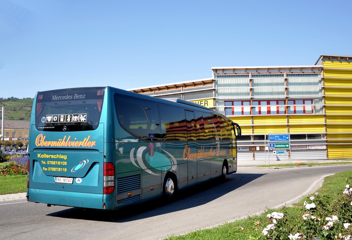 MERCEDES BENZ TRAVEGO von BAUM�LLER Reisen/�sterreich im September 2013 in Krems unterwegs.