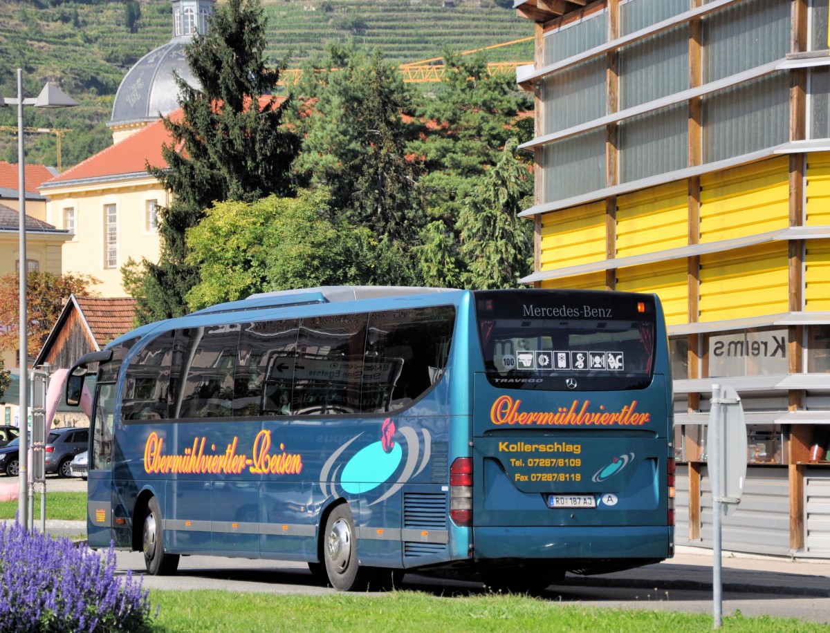 MERCEDES BENZ TRAVEGO von BAUM�LLER Reisen/�sterreich im September 2013 in Krems unterwegs.