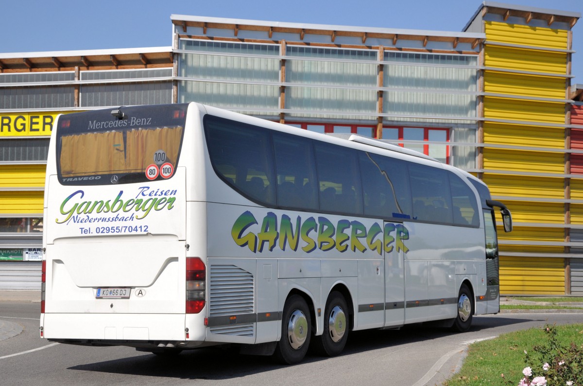MERCEDES BENZ TRAVEGO von GANSBERGER Reisen/�sterreich im September 2013 in Krems unterwegs.