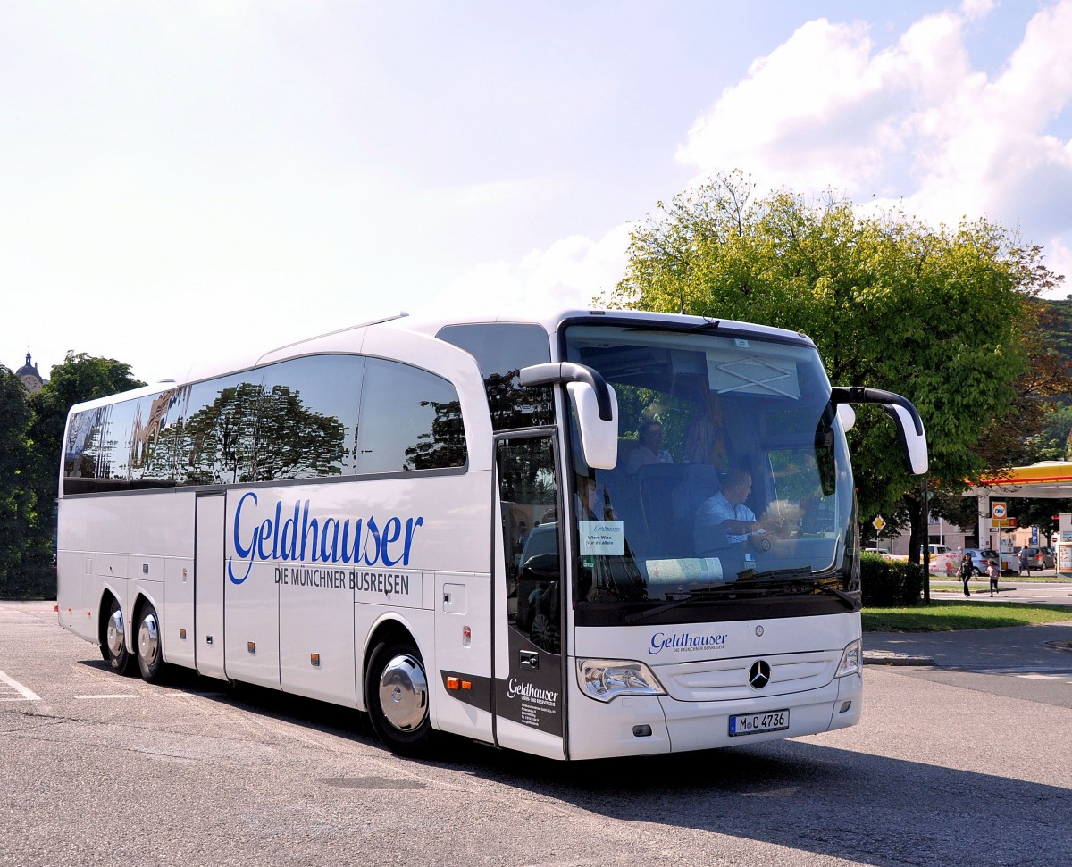 MERCEDES BENZ TRAVEGO von GELDHAUSER Busreisen aus Deutschland im August 2013 in Krems gesehen.