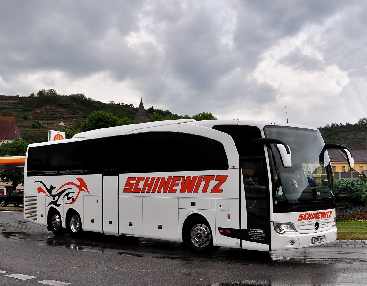 Mercedes Benz Travego von Schinewitz Reisen aus �sterreich am 13.5.2014 in Krems unterwegs.