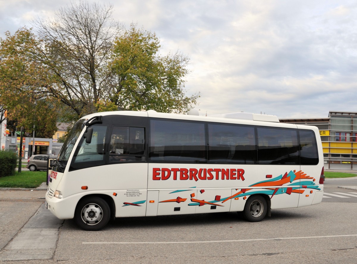 Mercedes Medio von Edtbrustner Reisen aus �sterreich am 20.9.2014 in Krems.