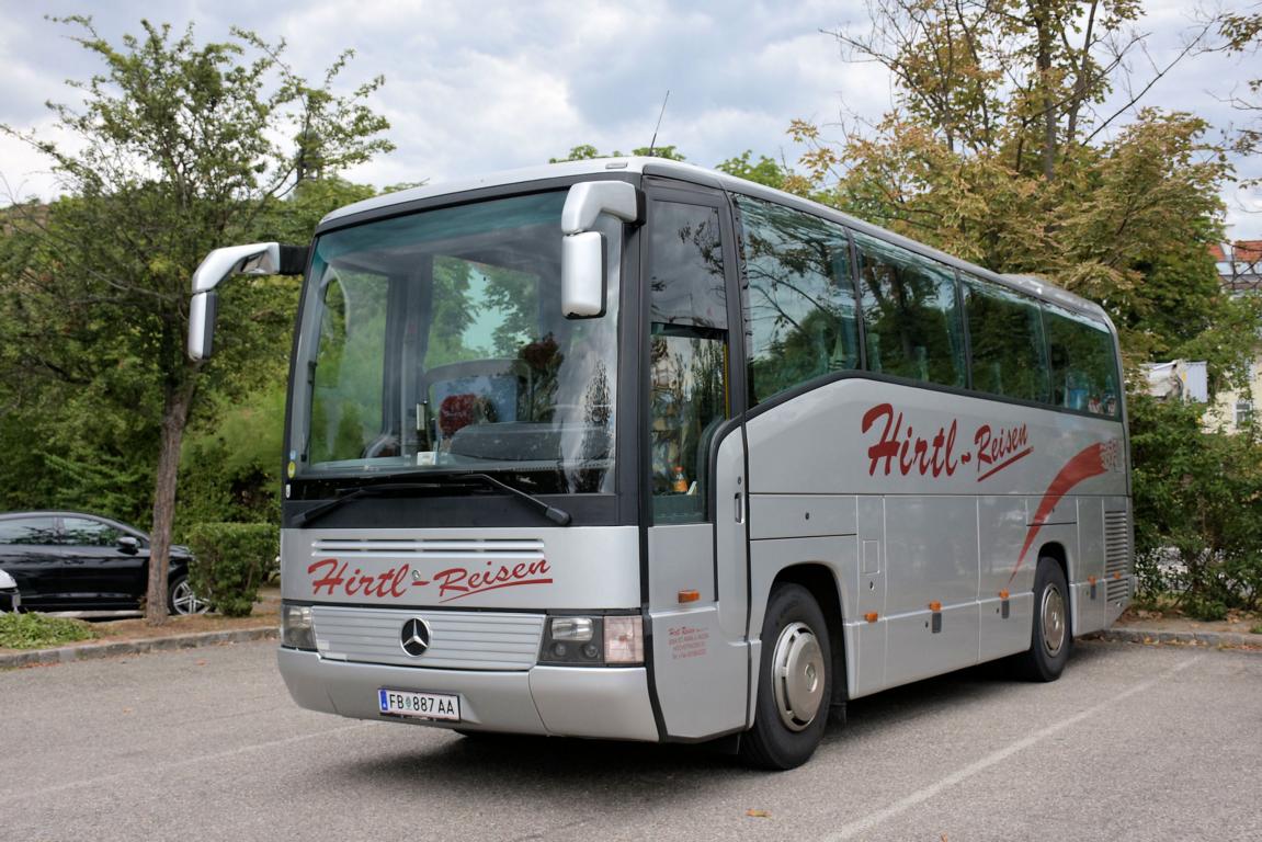 Mercedes O 404 von HIRTL Reisen aus �sterreich 07/2017 in Krems.