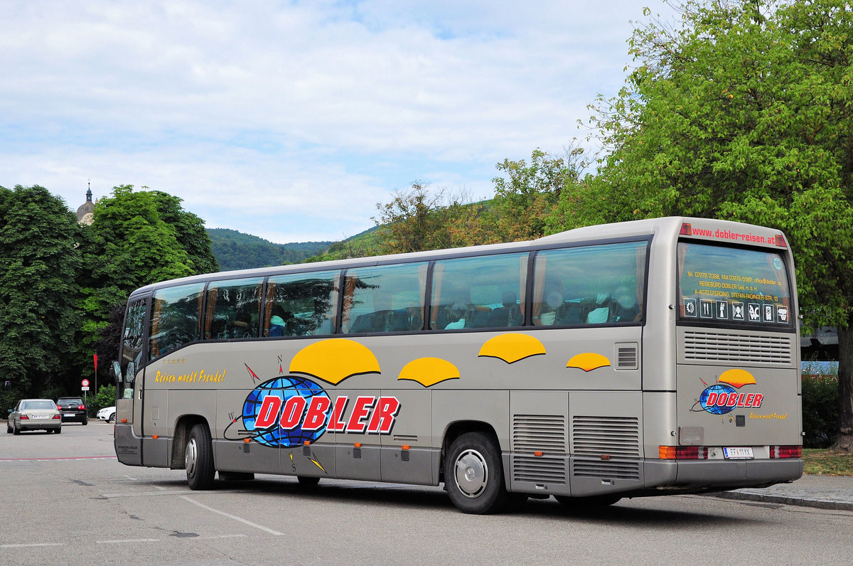 Mercedes O 404 vom Reiseb�ro Dobler aus Ober�sterreich in Krems gesehen.