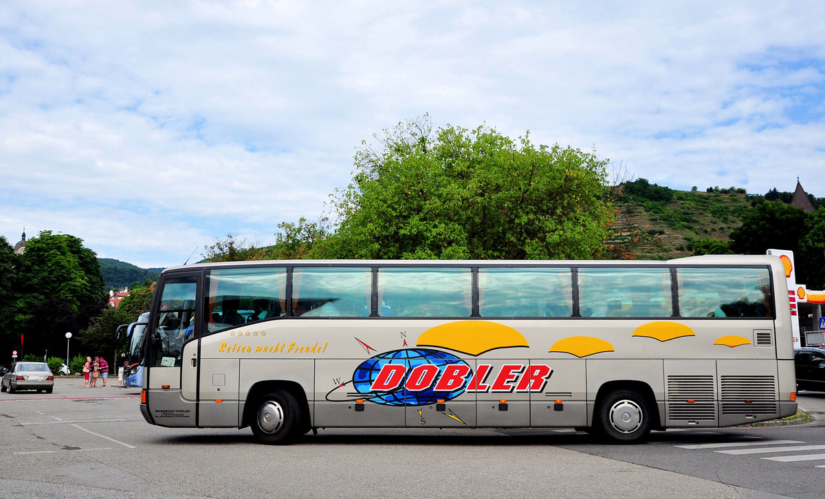 Mercedes O 404 vom Reiseb�ro Dobler aus Ober�sterreich in Krems gesehen.