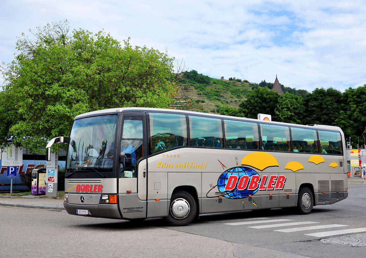 Mercedes O 404 vom Reiseb�ro Dobler aus Ober�sterreich in Krems gesehen.