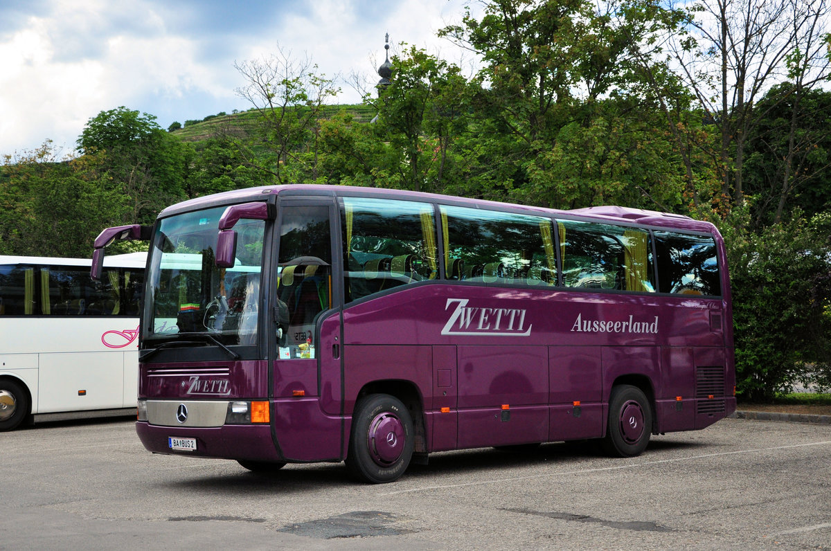 Mercedes O 404 von Zwetti Reisen aus �sterreich in Krems.