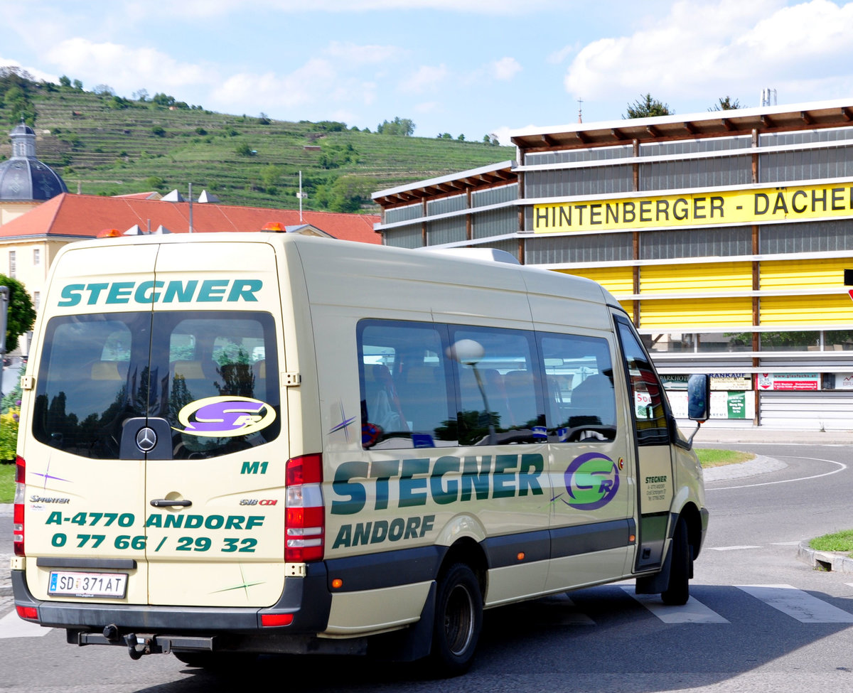 Mercedes Sprinter 518 CDI von Stegner Reisen aus �sterreich in Krems gesehen.