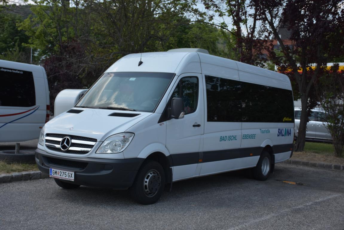 Mercedes Sprinter 519 CDI (Midiliner) von Sklona Reisen aus �sterreich 05/2018 in Krems.