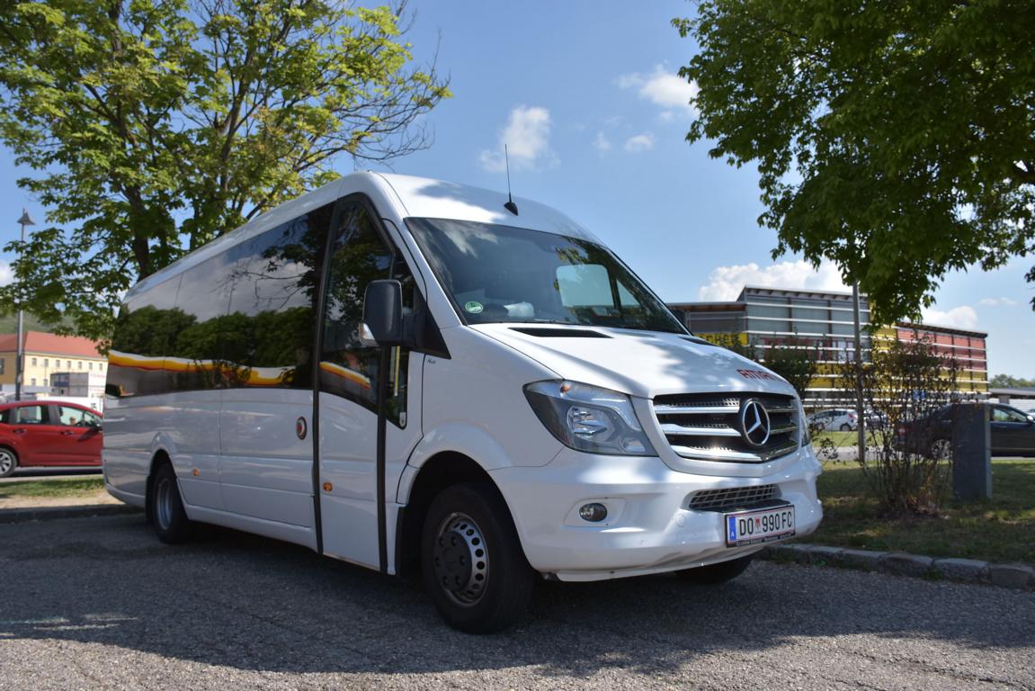 Mercedes Sprinter von Amann Reisen aus �sterreich in Krems.