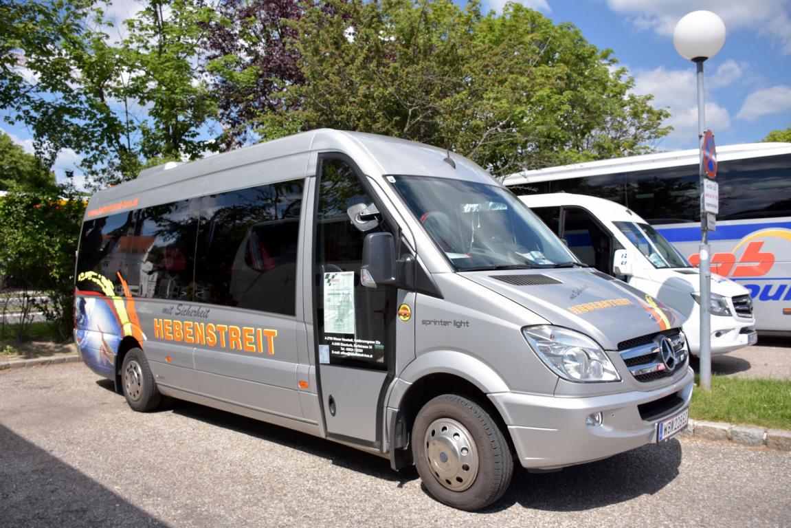 Mercedes Sprinter von Hebenstreit Reisen aus Nieder�sterreich in Krems.
