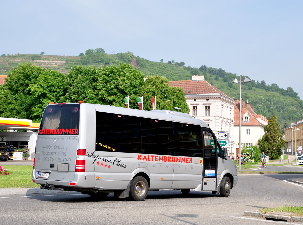 Mercedes Sprinter von Kaltenbrunner Reisen aus Ober�sterreich in Krems gesehen.