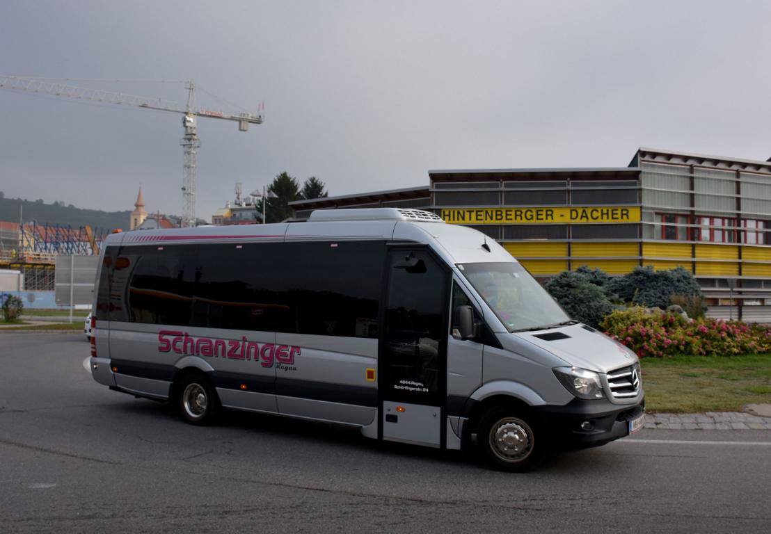 Mercedes Sprinter von Schranzinger Reisen aus �sterreich 09/2017 in Krems.