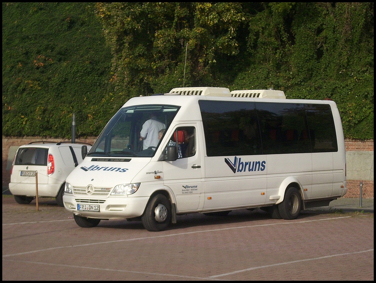 Mercedes Sprinter von VBruns aus Deutschland im Stadthafen Sassnitz.
