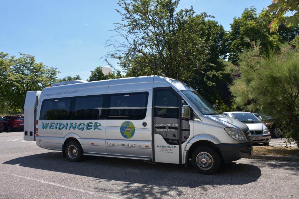 Mercedes Sprinter von Weidinger Reisen aus �sterreich 06/2017 in Krems.