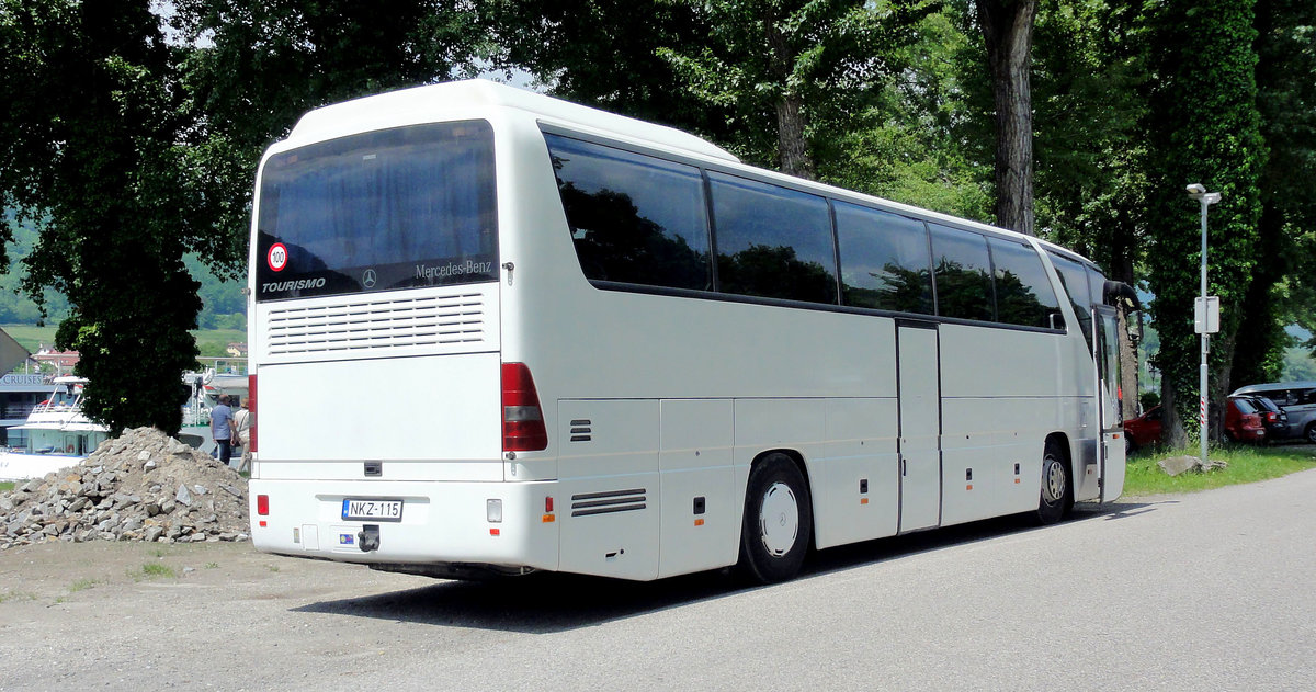 Mercedes Tourismo aus Ungarn in D�rnstein bei Krems gesehen.