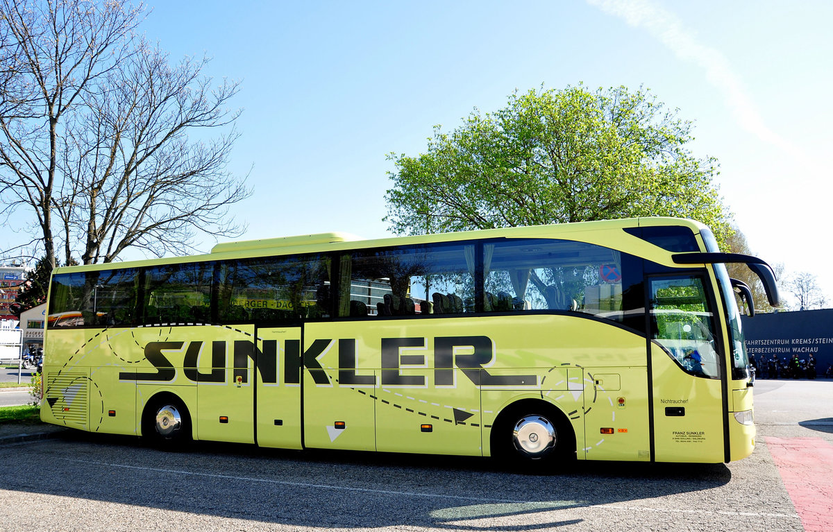 Mercedes Tourismo von Franz Sunkler Reisen aus �sterreich in Krems gesehen.