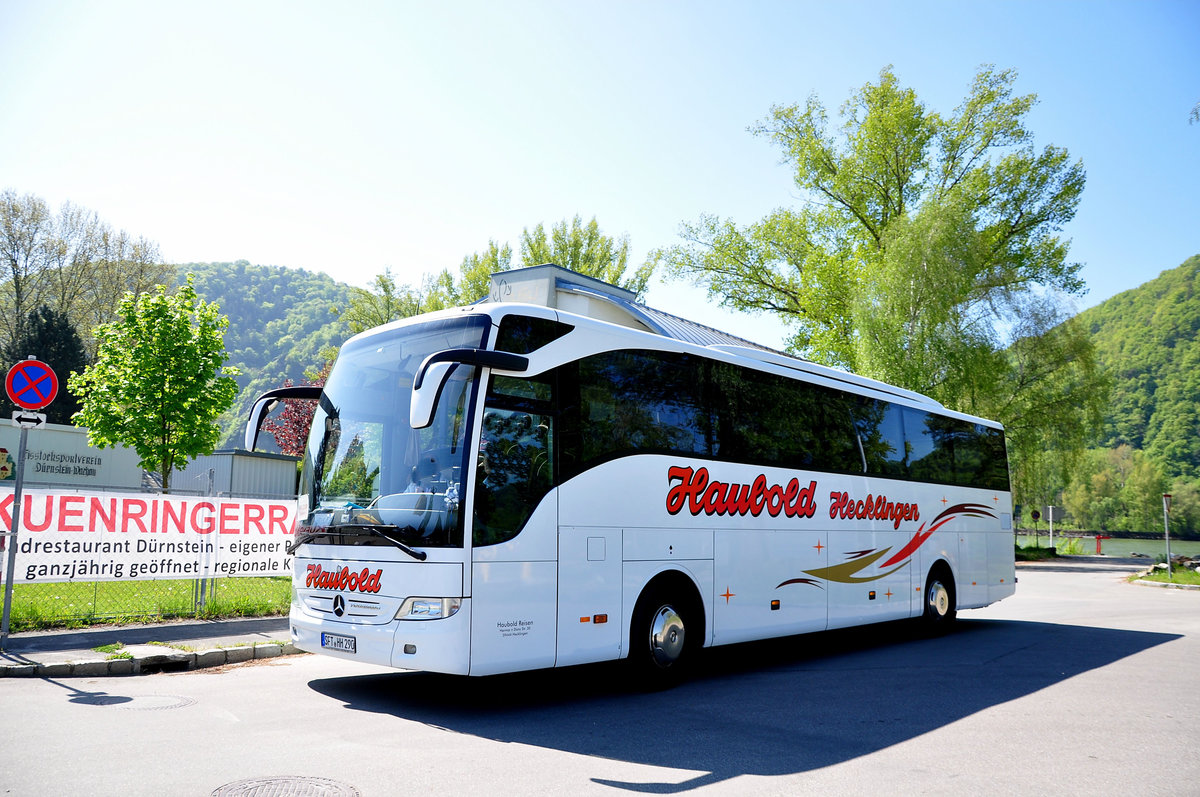 Mercedes Tourismo von Haubold Reisen aus der BRD in D�rnstein/Nieder�sterreich gesehen.