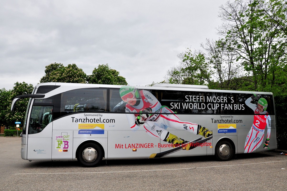 Mercedes Tourismo von Lanzinger Busreisen Reisen aus �sterreich 6.5.2015 in Krems.