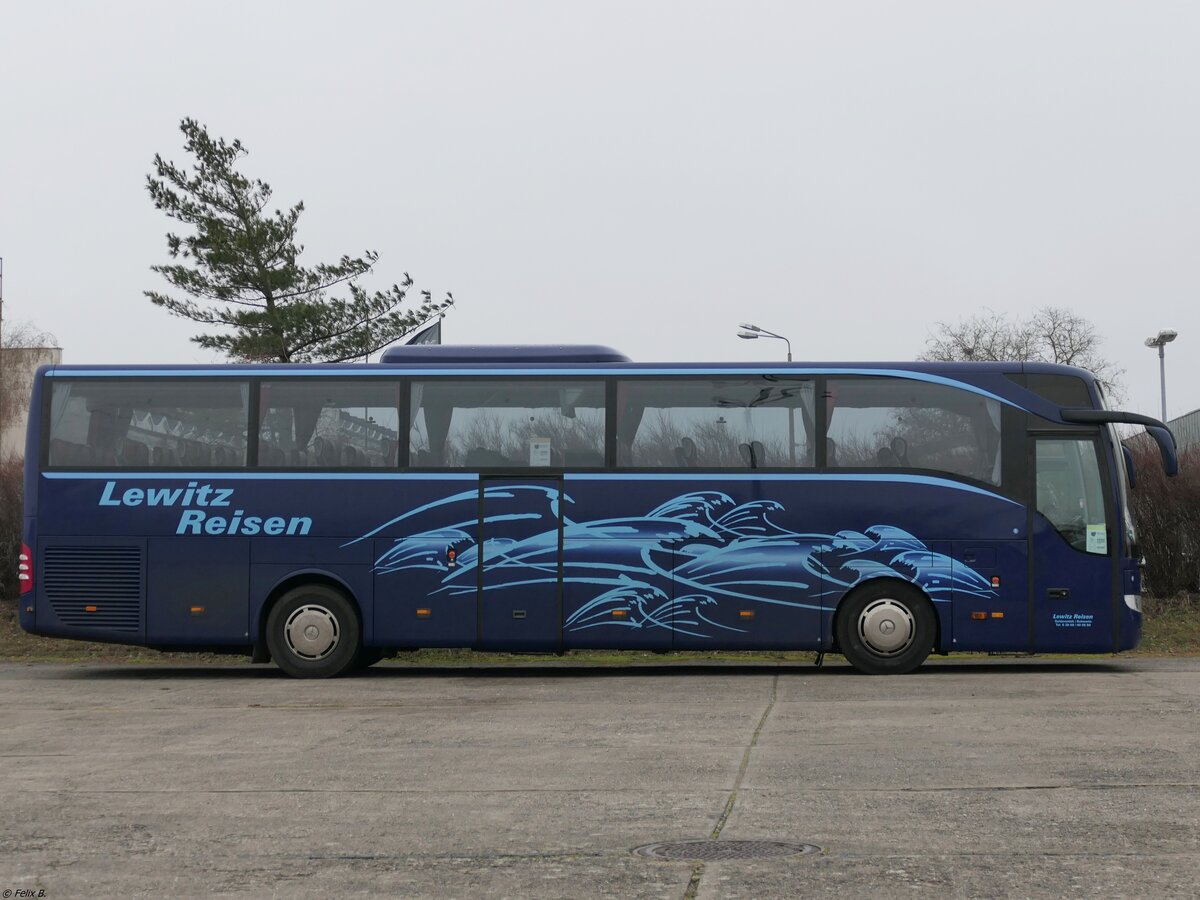 Mercedes Tourismo von Lewitz-Reisen aus Deutschland in Neubrandenburg.